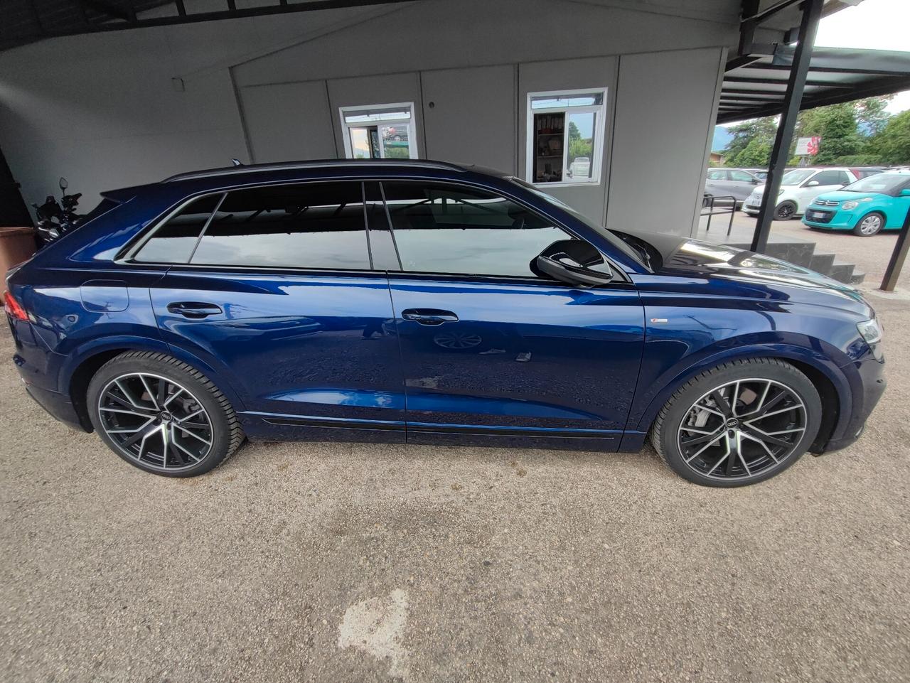 Audi Q8 55 TFSI quattro tiptronic Sline Plus