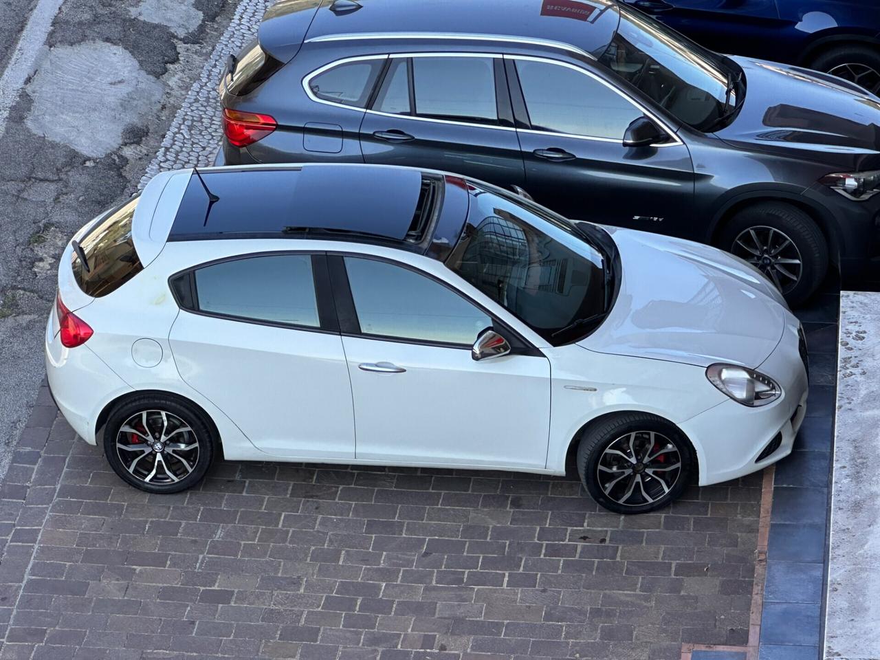 Alfa Romeo Giulietta 1.6 JTDm-2 105 CV Distinctive tetto apribile