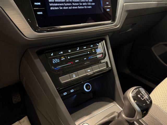 VOLKSWAGEN Touran 1.5 TSI Business Navi 7P DAB+ ACC App Connect