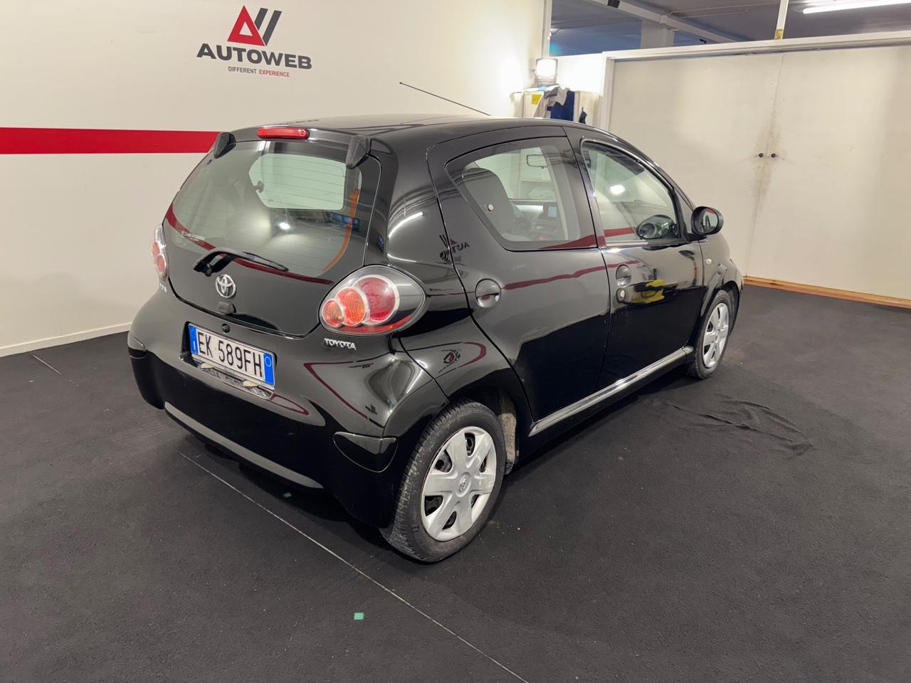 Toyota Aygo 1.0 12V VVT-i 5 porte Deep Ocean Connect MMT