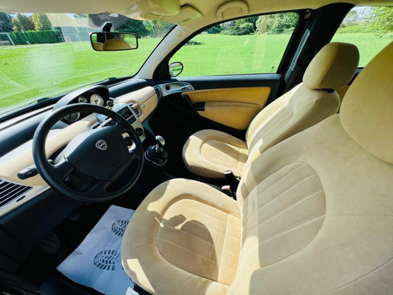 Lancia Ypsilon 1.2 Platino