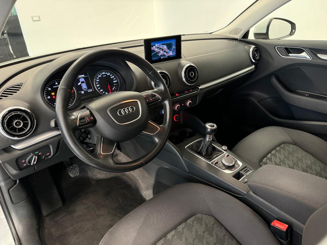 Audi A3 SPB 1.6 TDI clean diesel S Line XENON NAVI