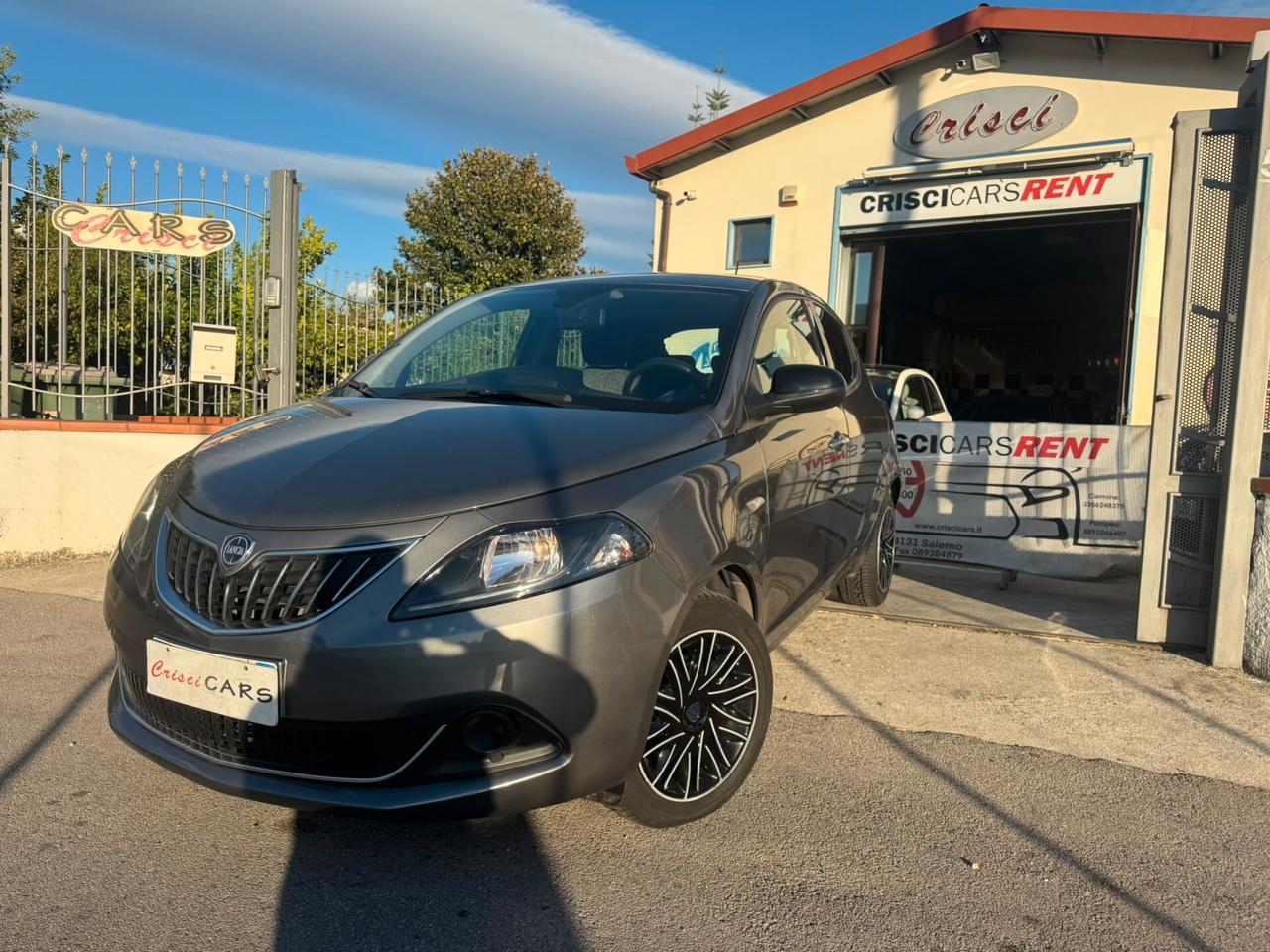 Lancia Ypsilon 1.0 FireFly Hybrid Silver