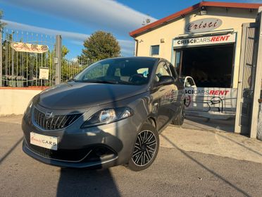 Lancia Ypsilon 1.0 FireFly Hybrid Silver