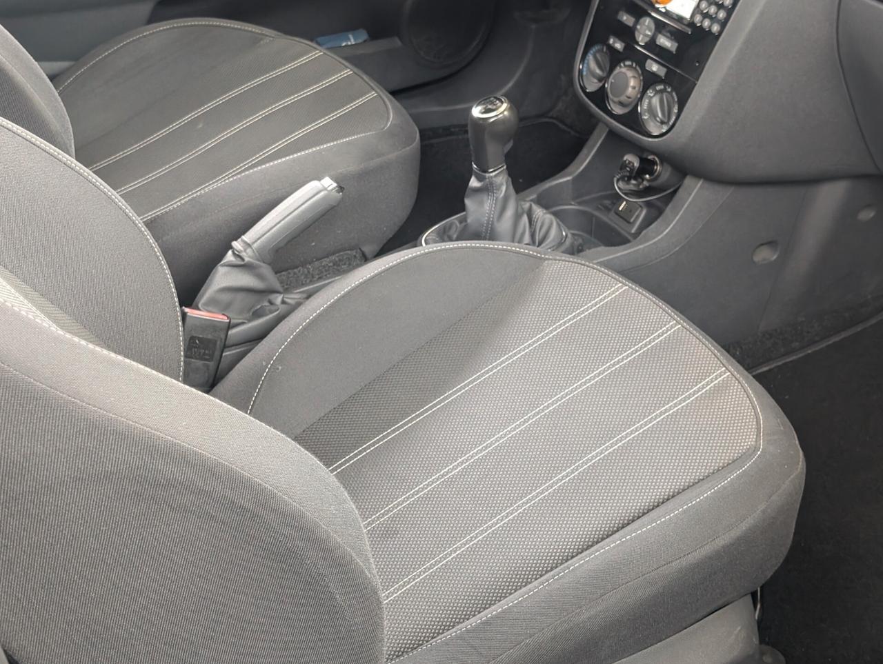 Opel Corsa 1.2 85CV 3 porte GPL-TECH b-color