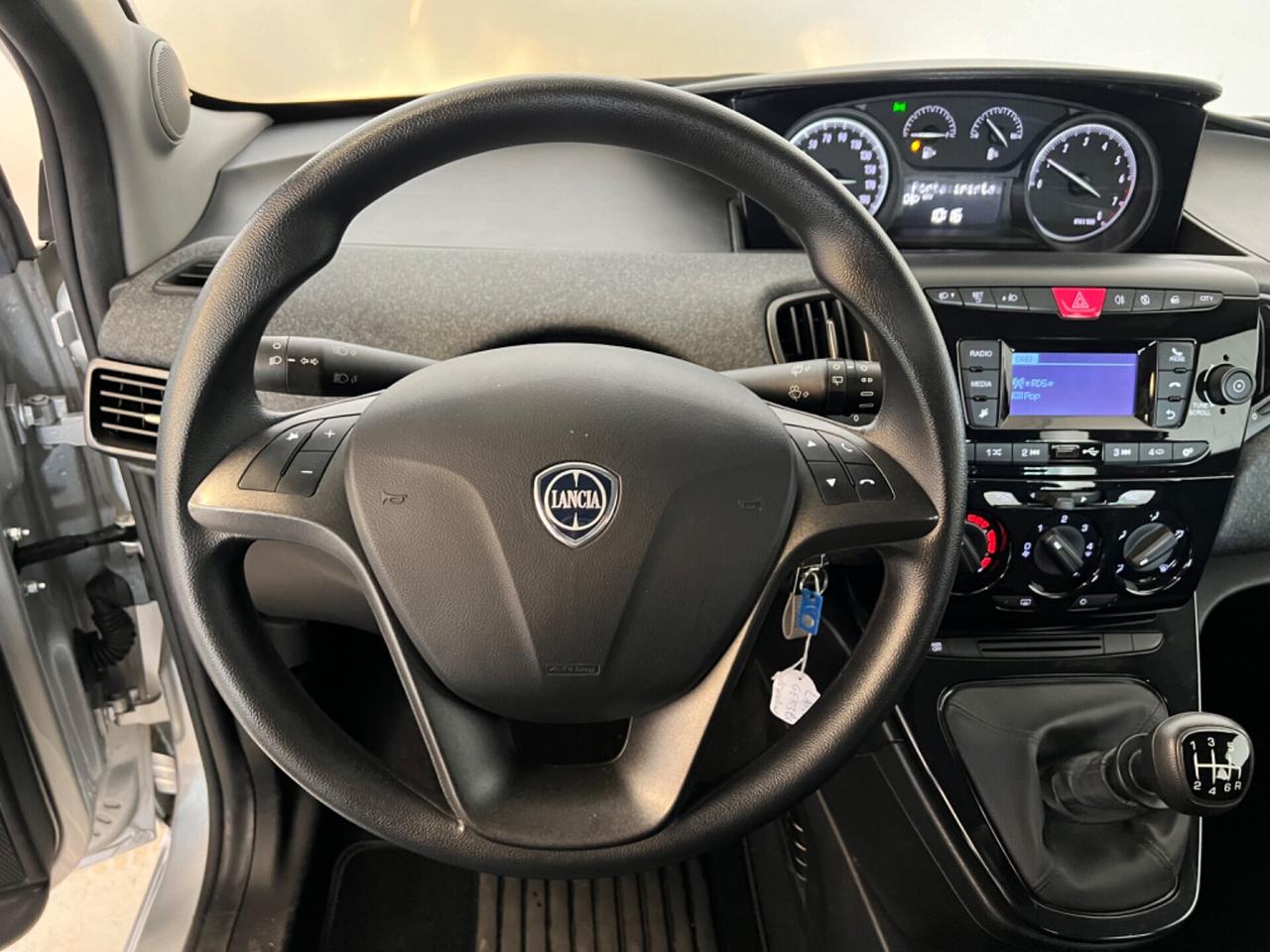 Lancia Ypsilon 1.0 FireFly 5 porte S&S Hybrid Ecochic Silver x Neopatentati