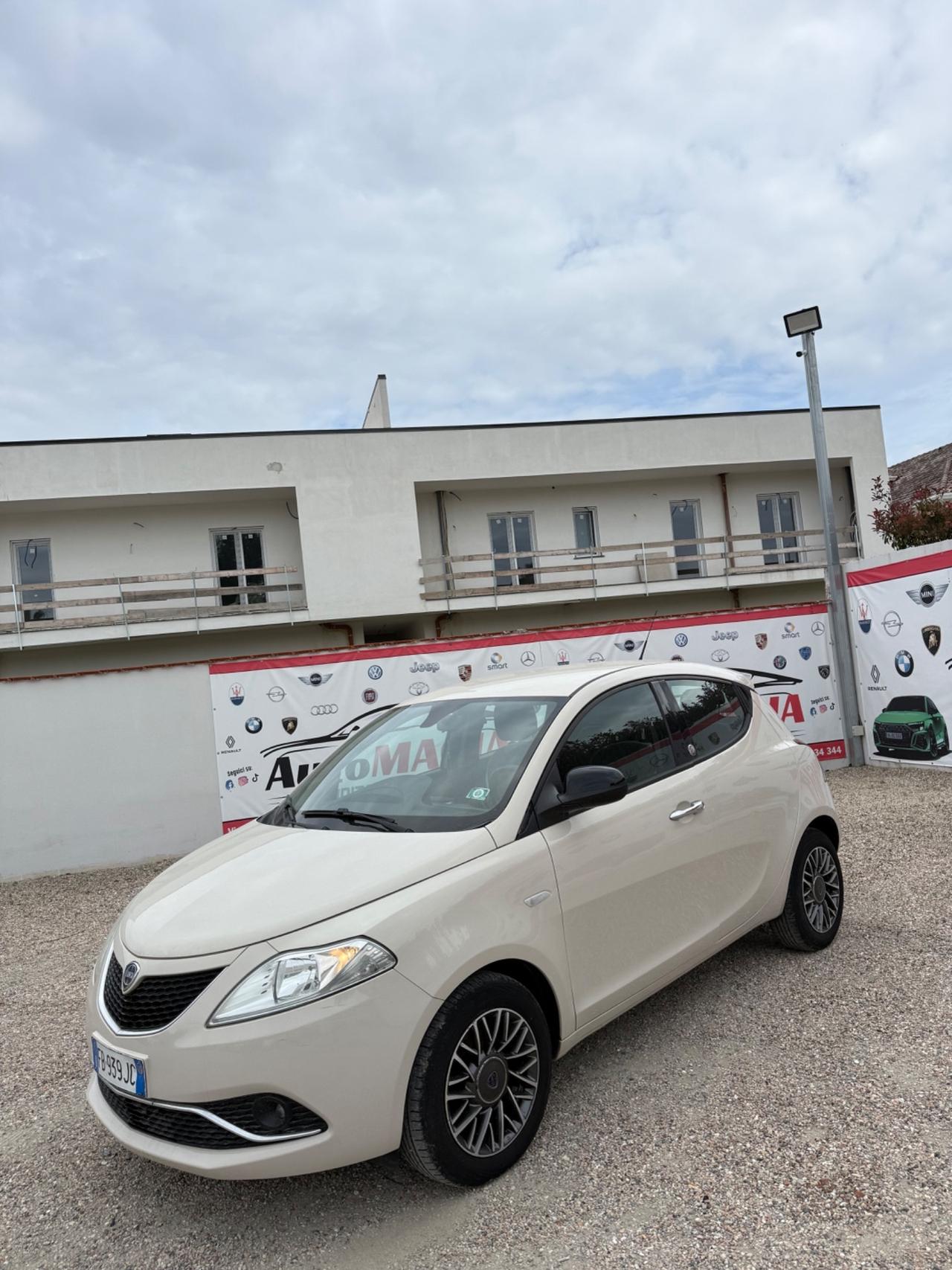 Lancia Ypsilon 1.2 69 CV 5 porte GPL Ecochic Gold