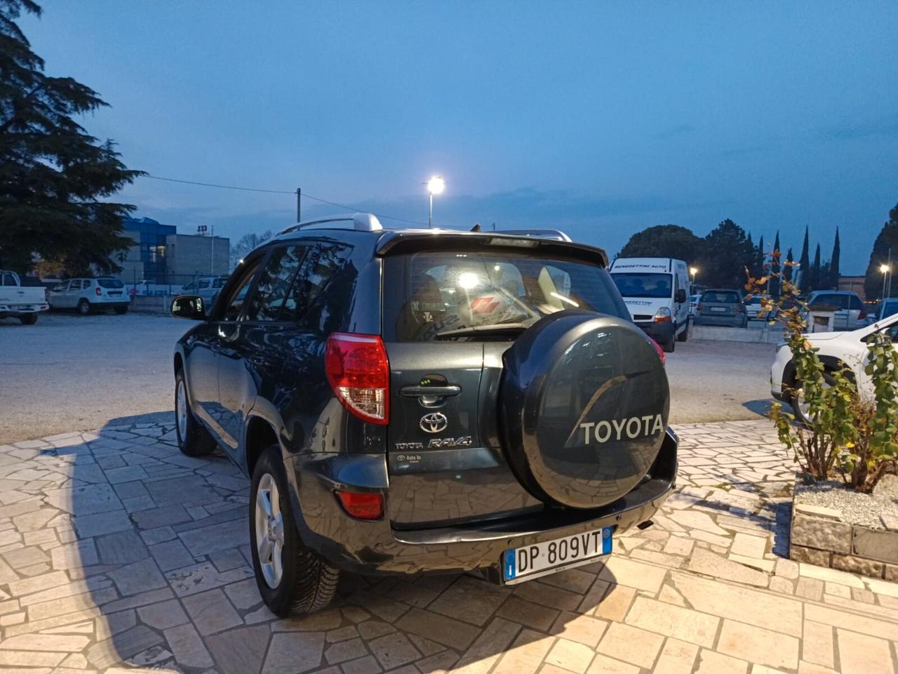 Toyota RAV4 2.2 D-4D 4WD Tua Da 93 Euro al Mese