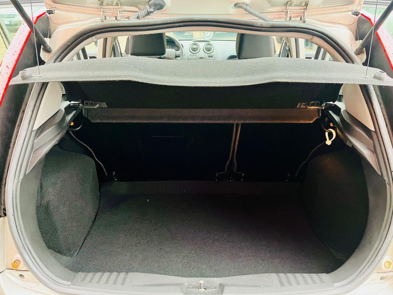 Ford Fiesta con 26.157km. NUOVA!