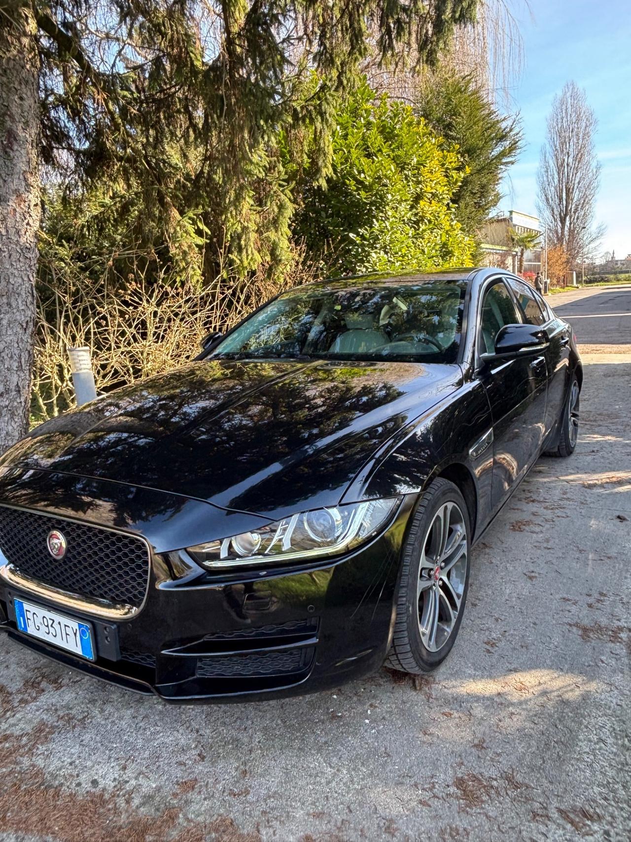 Jaguar XE 2.0 D Turbo R-Sport