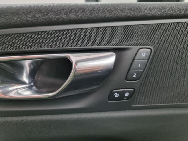 VOLVO XC60 B4 automatico Plus Dark