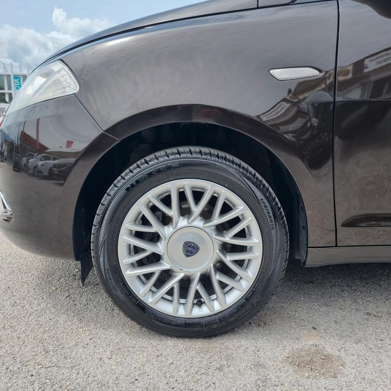 Lancia Ypsilon 1.2 69 CV Unyca