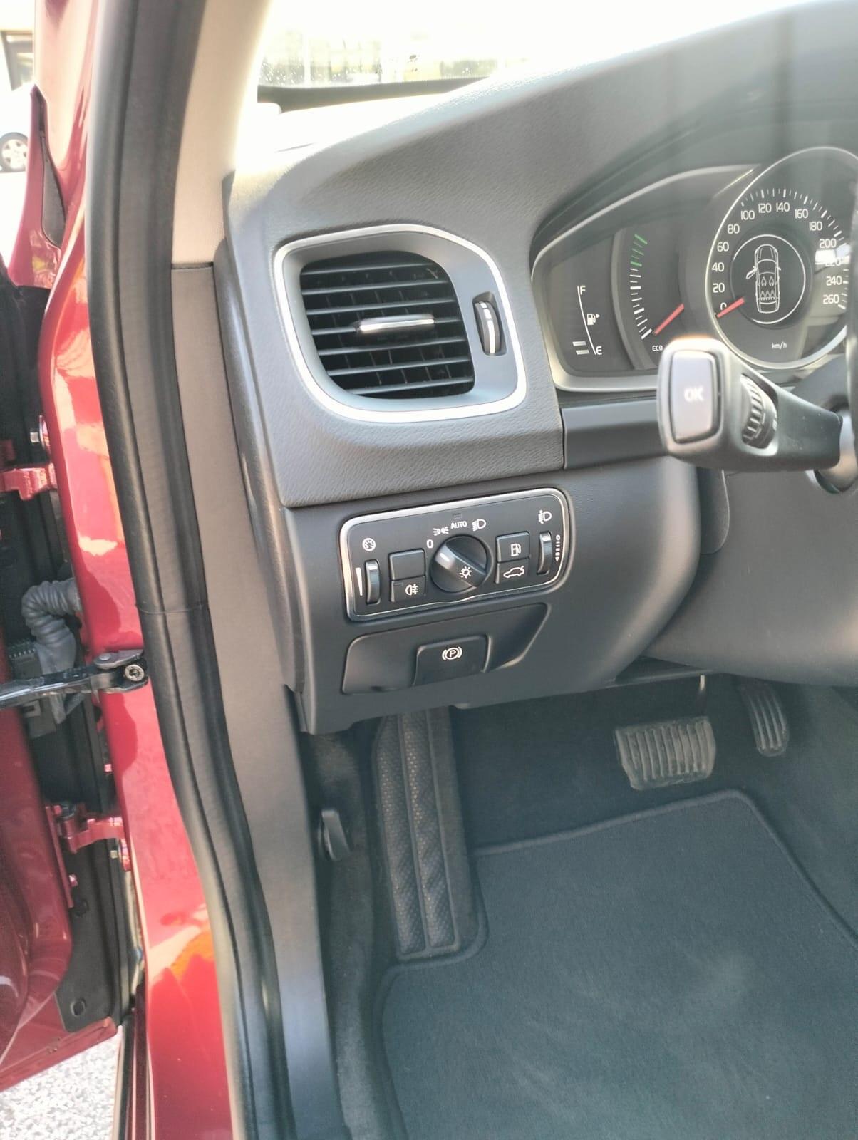 Volvo V60 D2 Geartronic R-design KM 90.000