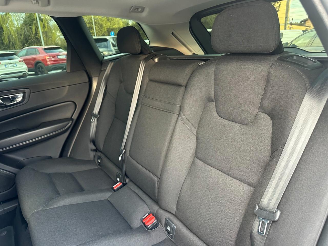 Volvo XC 60 XC60 B4 (d) AWD Geartronic Momentum