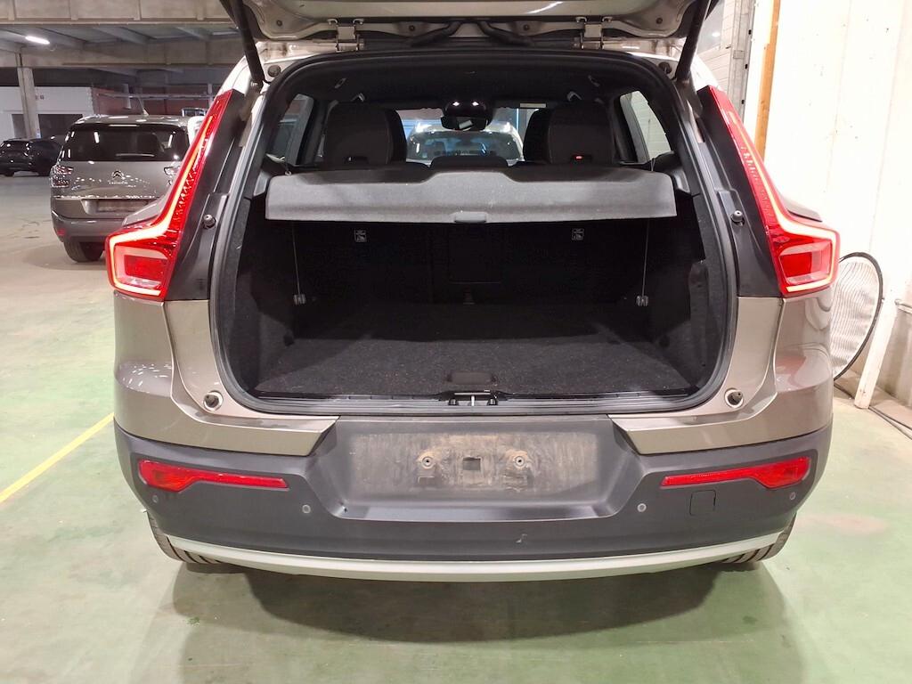 VOLVO XC40 1.5 T2 129CV GEARTRONIC CORE ( FARI LED - COCKPIT - CRUISE - NAVI - PDC - CERCHI 18 )
