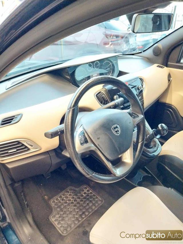 LANCIA Ypsilon 1.2 69 CV (Garanzia 12 Mesi)