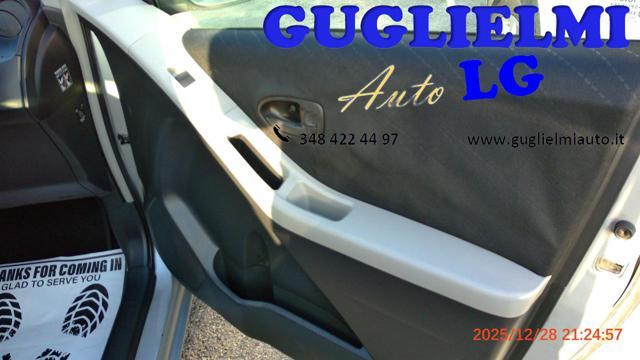 TOYOTA Yaris 1.3 5 porte Sol