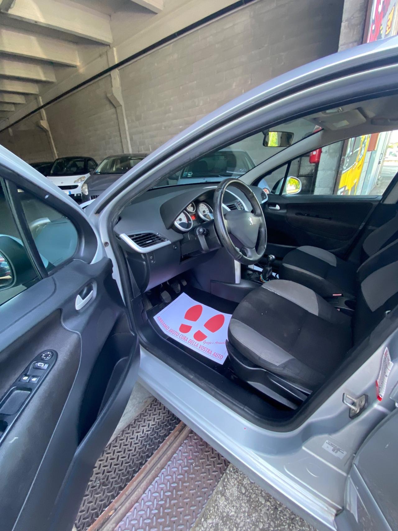 Peugeot 207 1.4 HDi 70CV 5p. XT Neopatentati