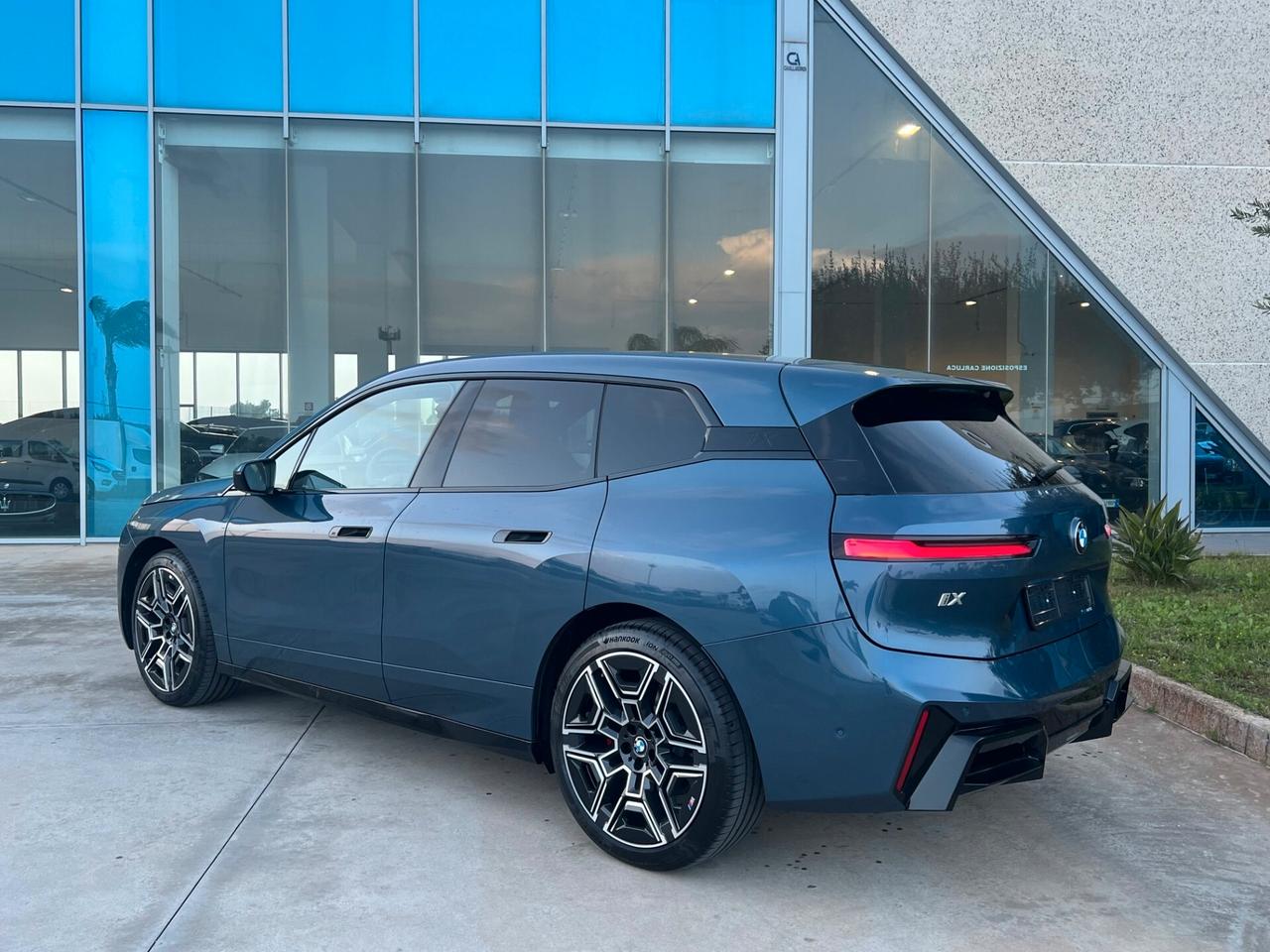 Bmw IX xDrive 45 Msport Pro possibilità noleggio no scoring