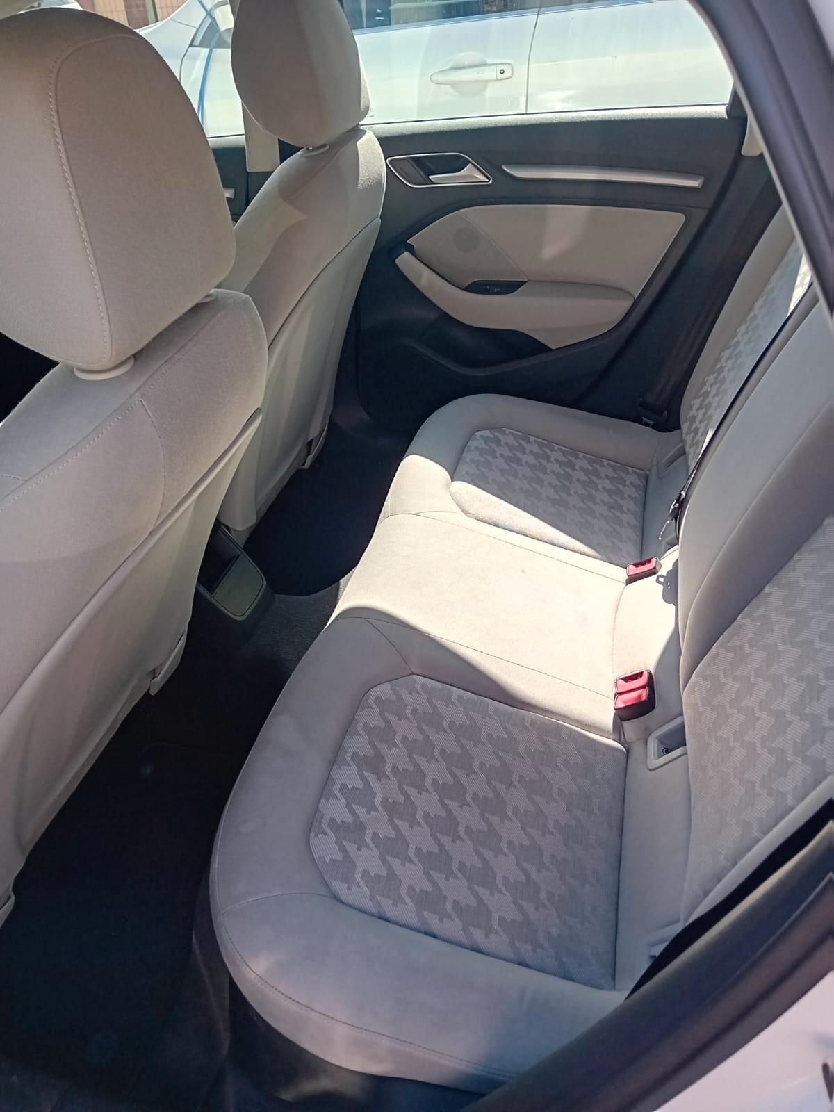 Audi A3 SPB 1.6 TDI clean diesel S tronic Ambition