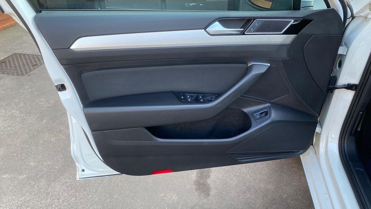 Volkswagen Passat Variant 2.0 TDI DSG Business BlueMotion Tech