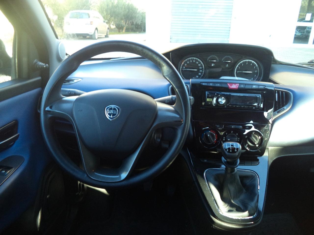 Lancia Ypsilon 1.2 69 CV 5 porte Silver