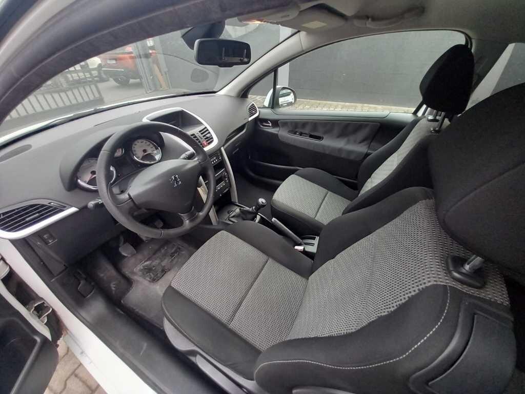 PEUGEOT 207 1,4 BENZINA- OK NEOPATENTATI