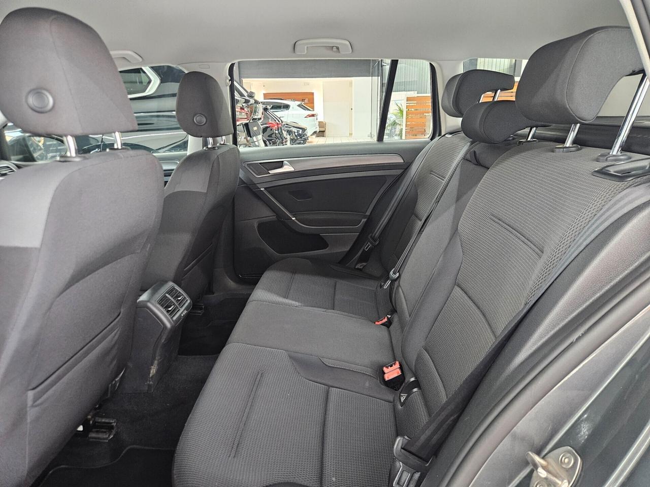 Volkswagen Golf Variant 1.4 tgi Business 110cv
