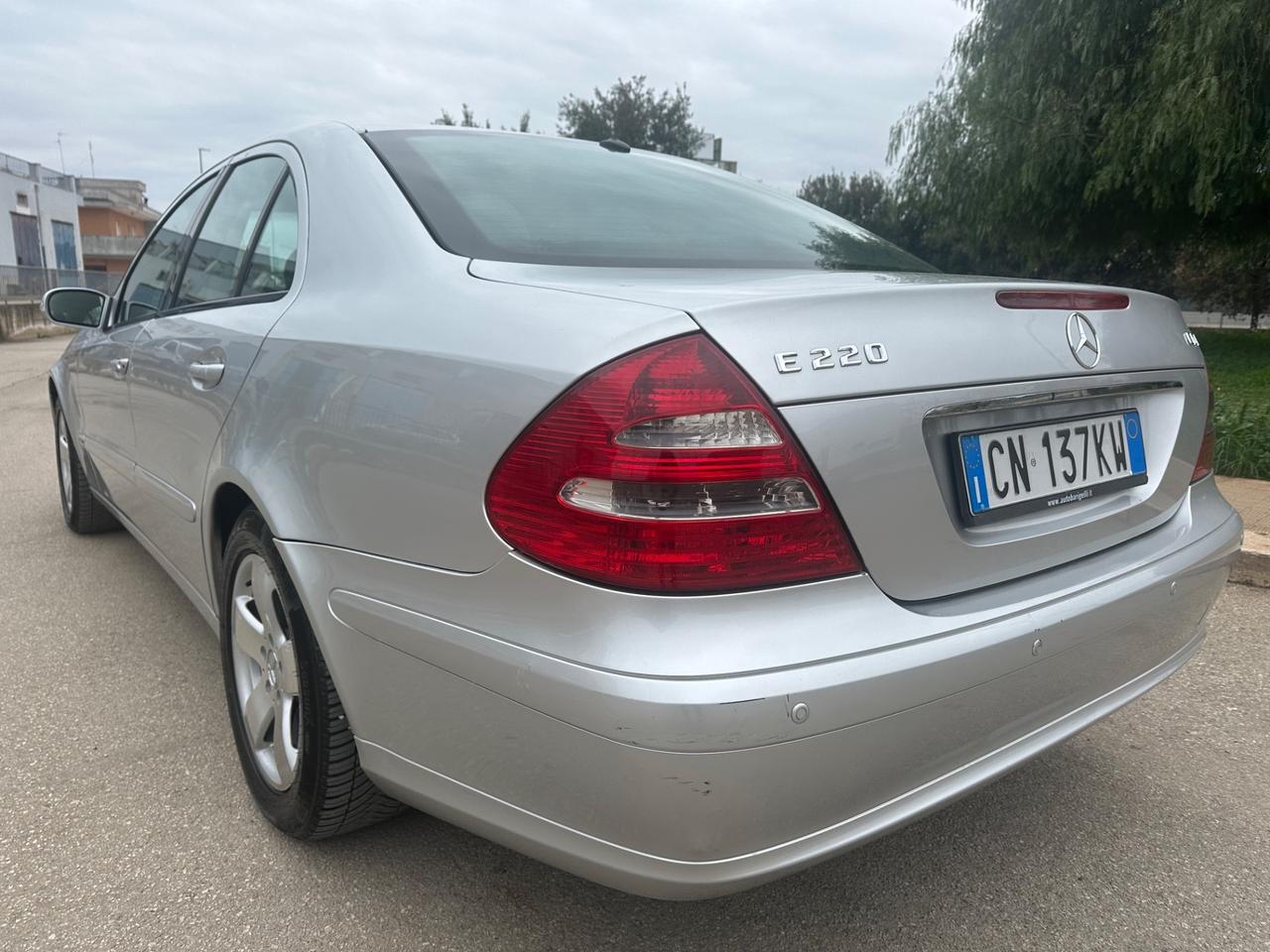 MERCEDES CLASSE E 220 - CAMBIO AUTOMATICO