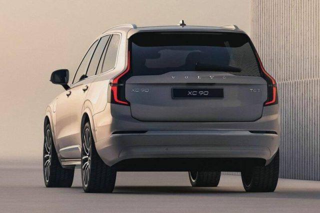 VOLVO XC90 B5 AWD automatico 7 posti Ultra Bright