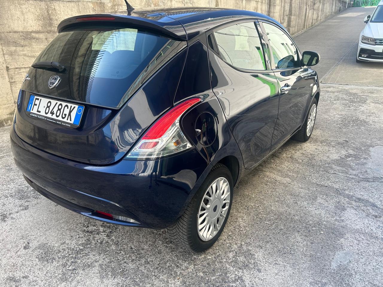 Lancia Ypsilon 1.2 69 CV 5 porte Silver