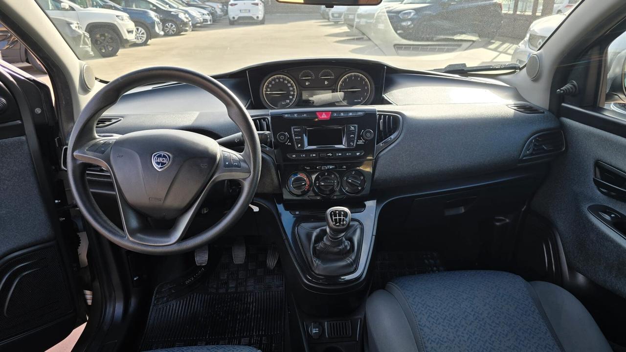 Lancia Ypsilon 1.0 FireFly 5 porte S&S Hybrid Ecochic Silver