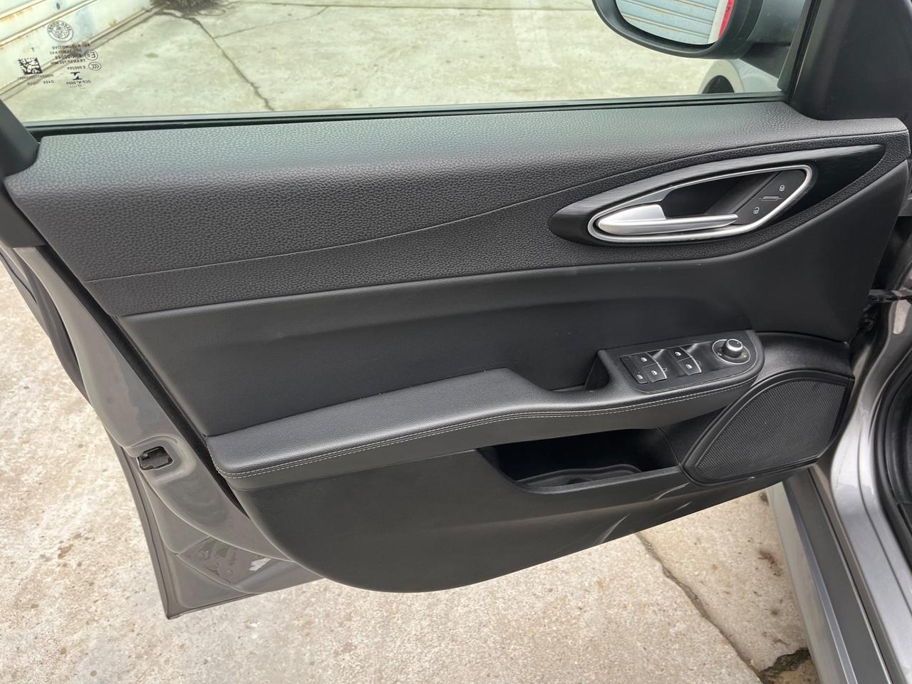 Alfa Romeo Giulia 2.2 Turbodiesel 180 CV AT8 Business Sport Launch Ed.