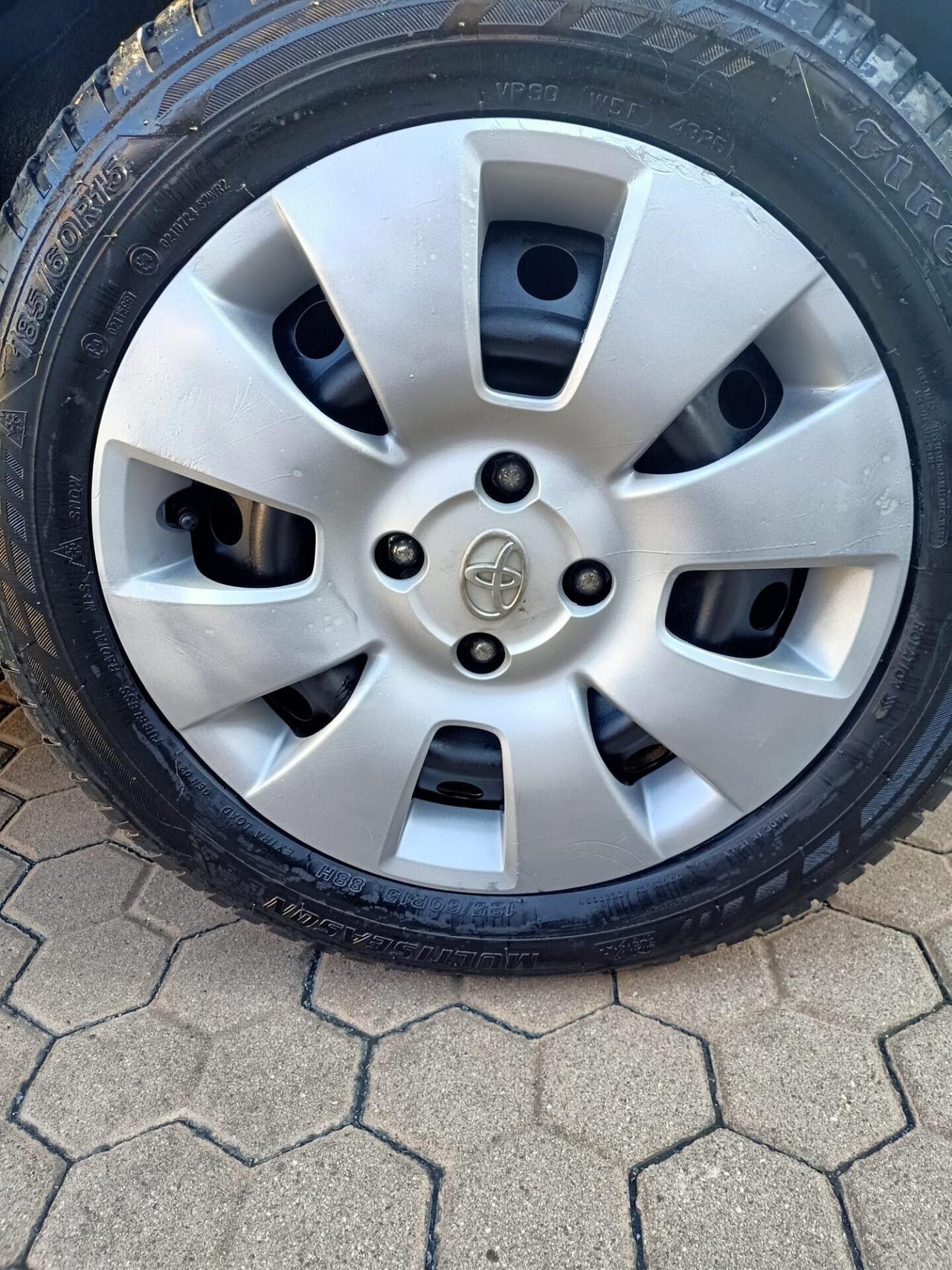 Toyota Yaris 1.0 5 porte Sol