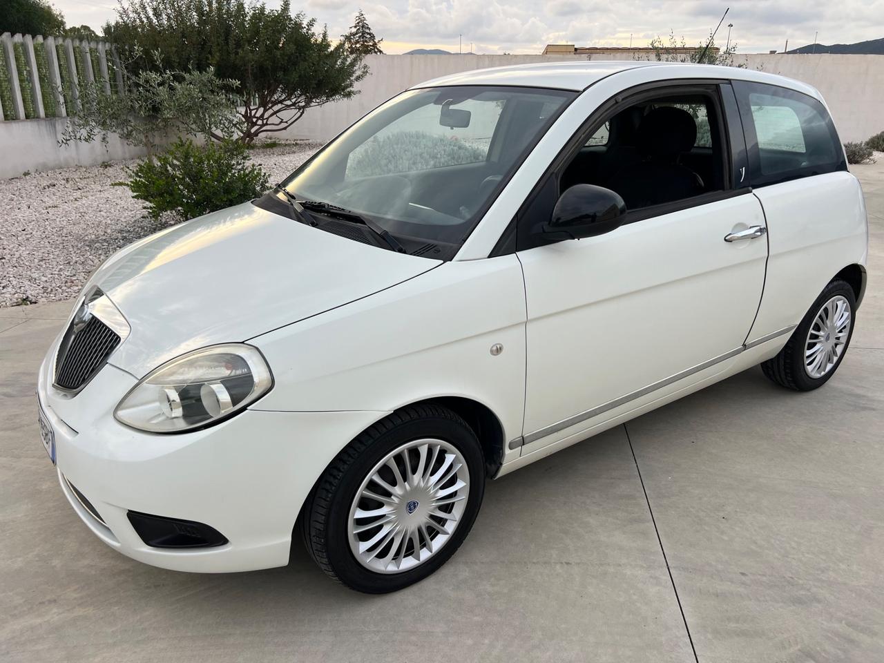 Lancia Ypsilon 1.2 69 CV Unyca 2011