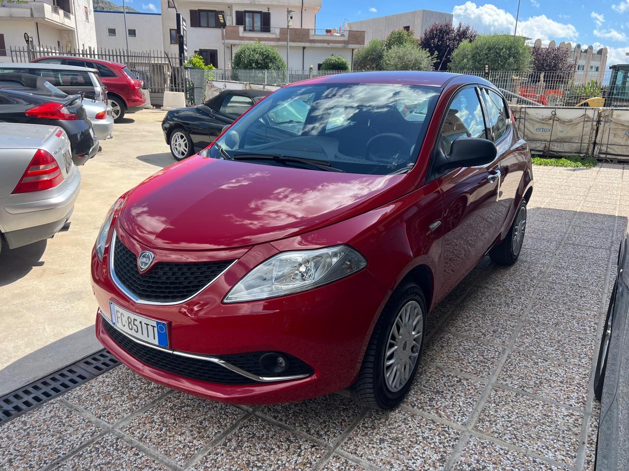 Lancia Ypsilon 0.9 TwinAir 85 CV 5 porte Metano Ecochic Silver