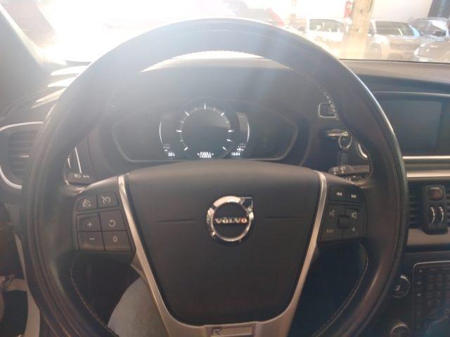 VOLVO V40 D2 R-design