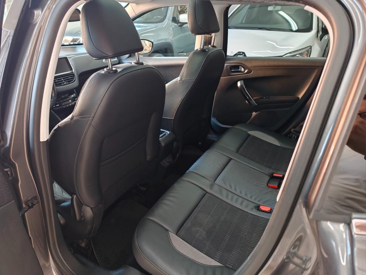 Peugeot 2008 BlueHDi 120 S&S Black Matt