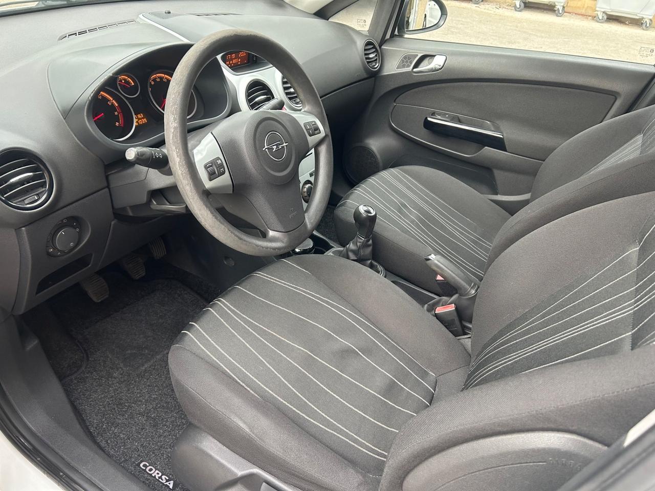 Opel Corsa 1.2 5 porte Cosmo