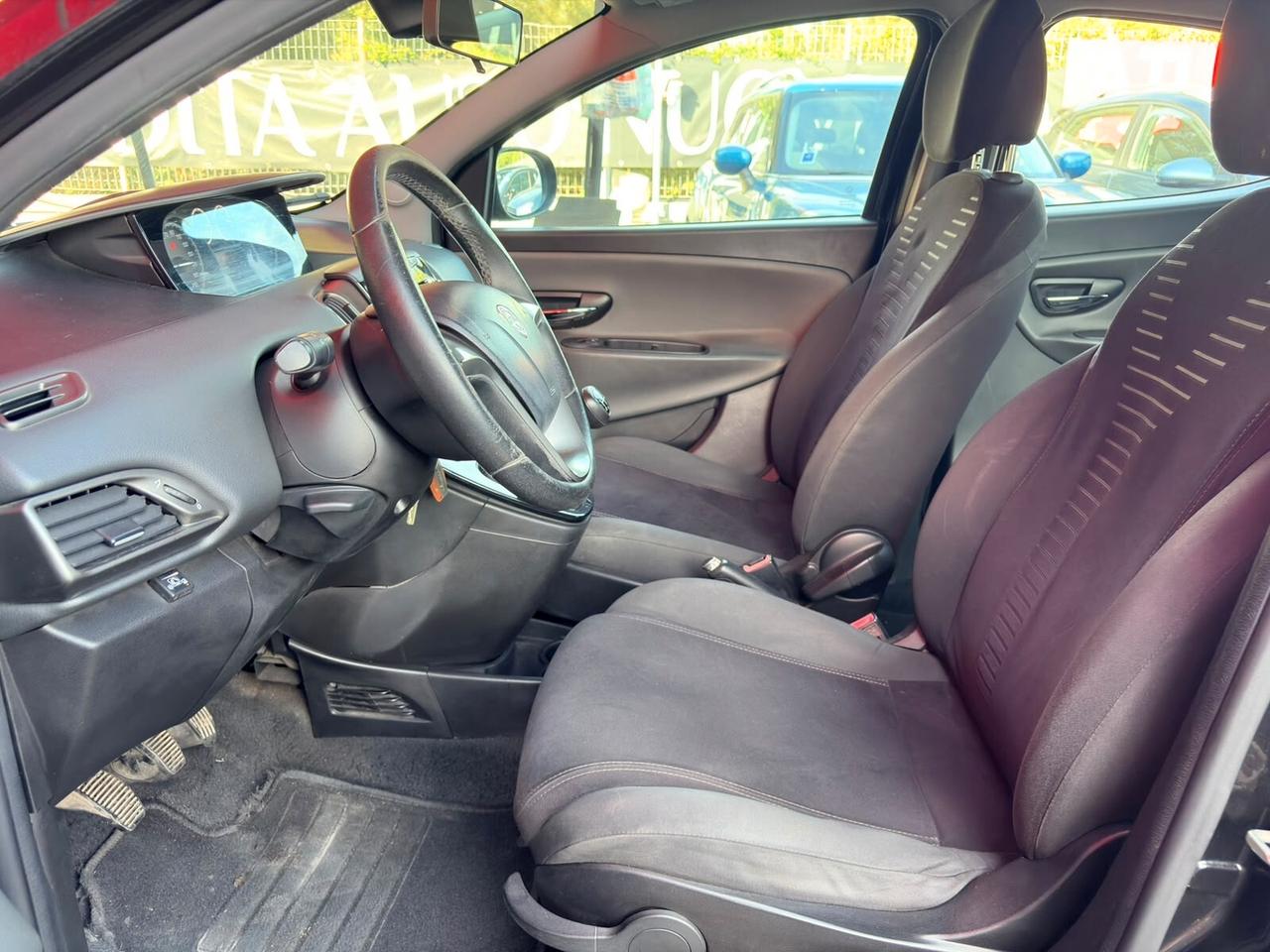 Lancia Ypsilon 1.2 69 CV 5 porte GPL Ecochic Platinum