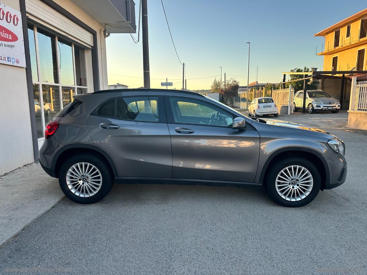 MERCEDES-BENZ GLA 200 d Automatic Business Extra