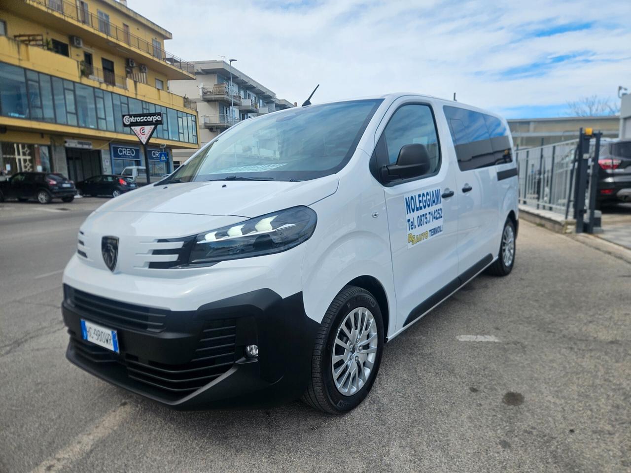 Noleggio 9 posti Peugeot Expert BlueHDi 180 S&S EAT8