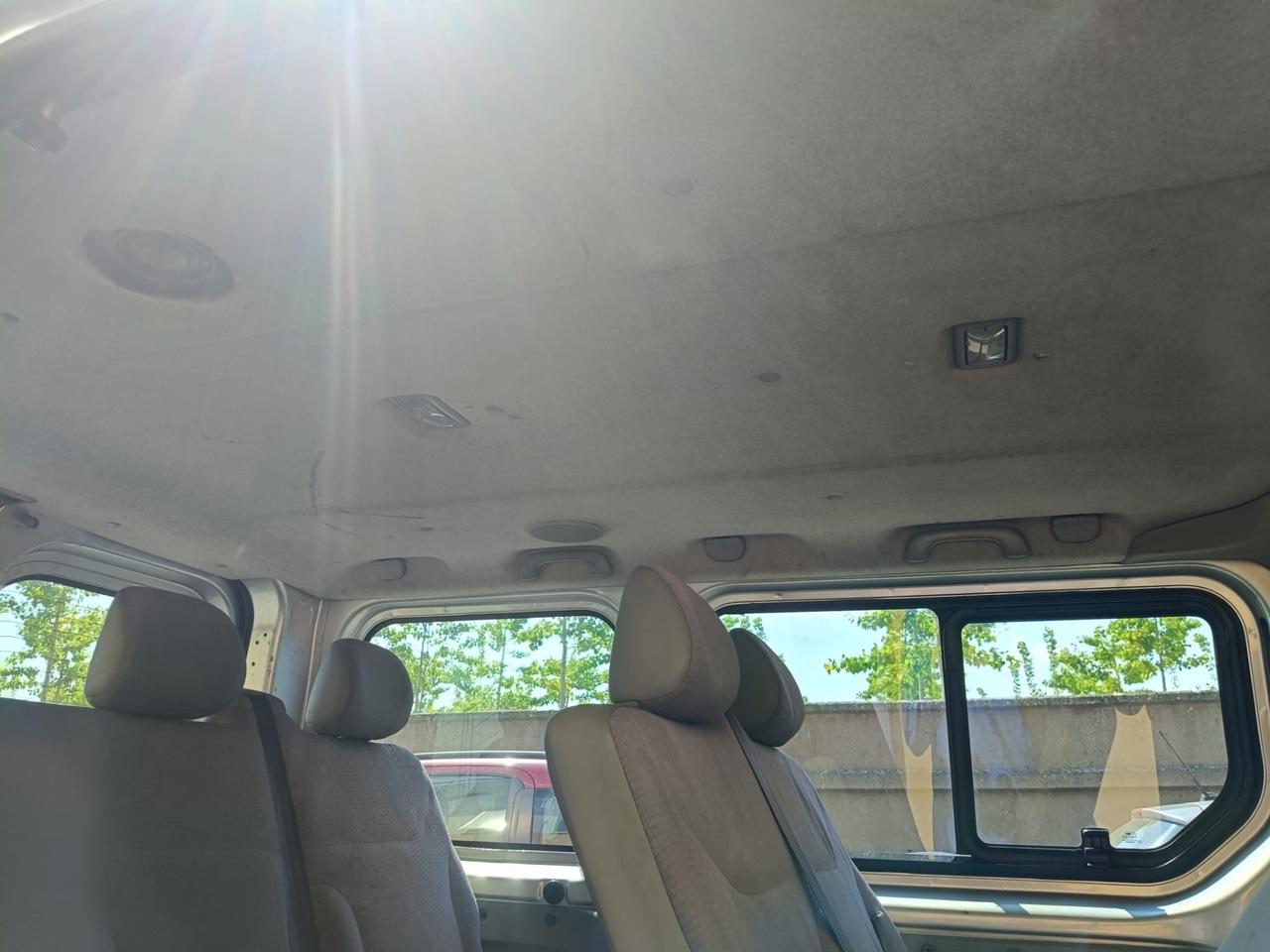 Renault TRAFIC 9 posti