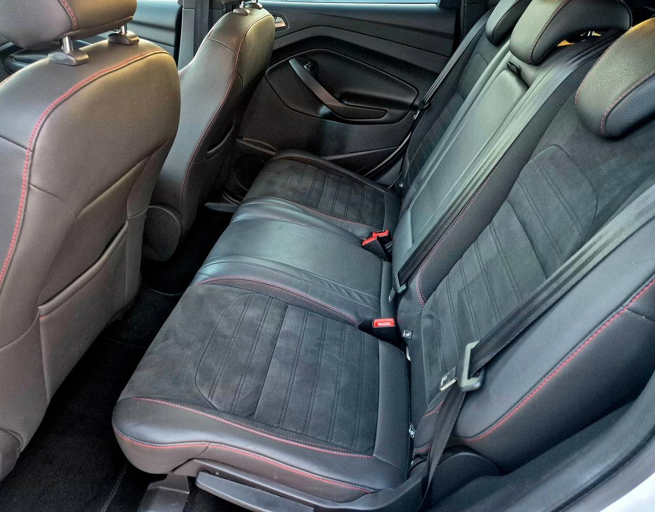 Ford Kuga 1.5 TDCI 120 CV S&S 2WD ST-Line