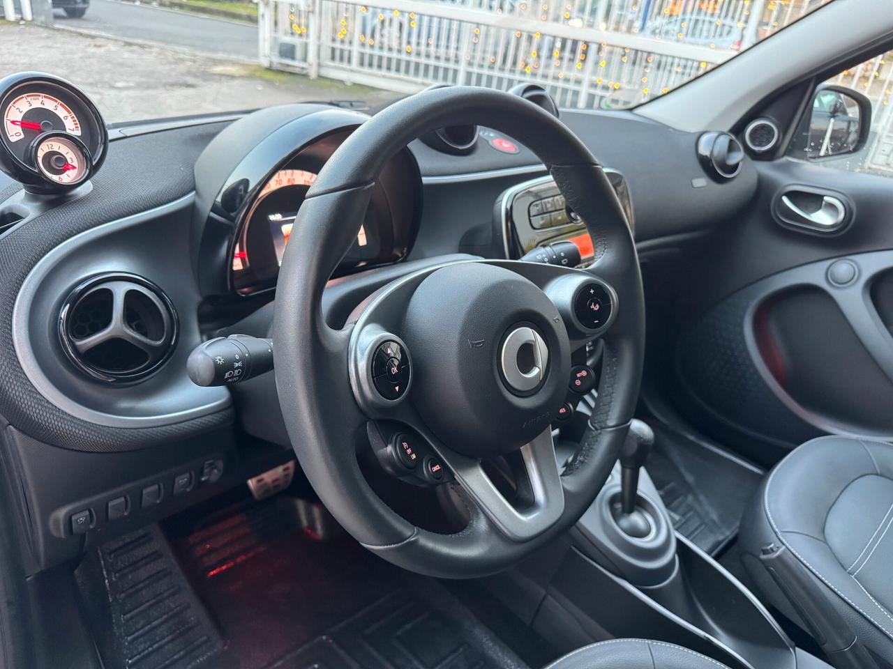 Smart ForFour 70 1.0 twinamic Prime LED PELLE