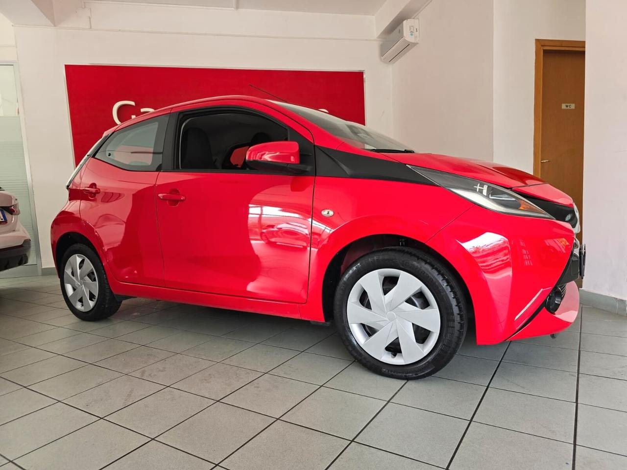 Toyota Aygo 1.0 VVT-i 69 CV 5 porte x-play
