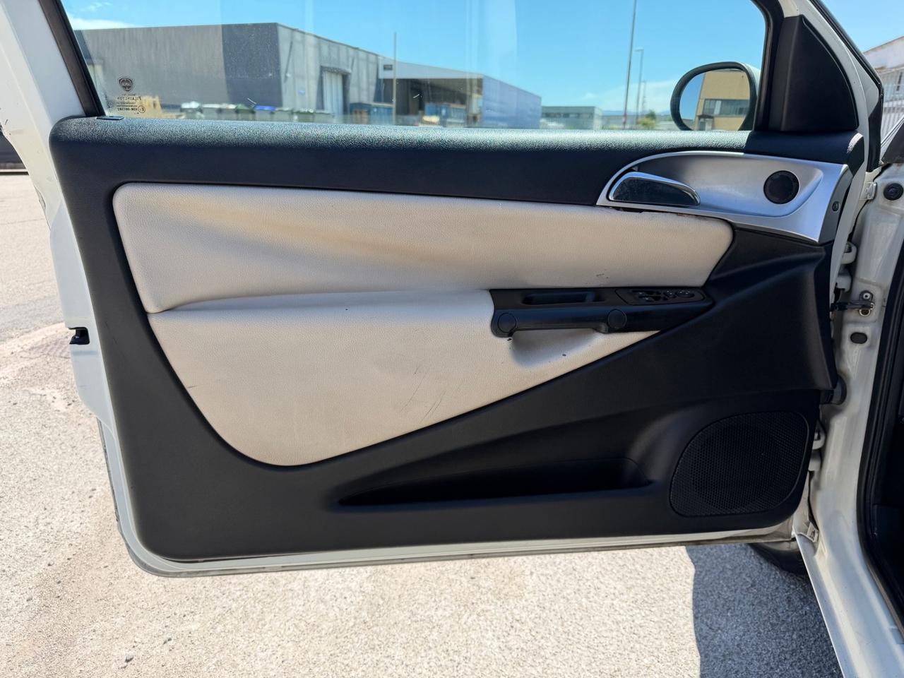 Lancia Ypsilon 1.2 Versus 150000 km