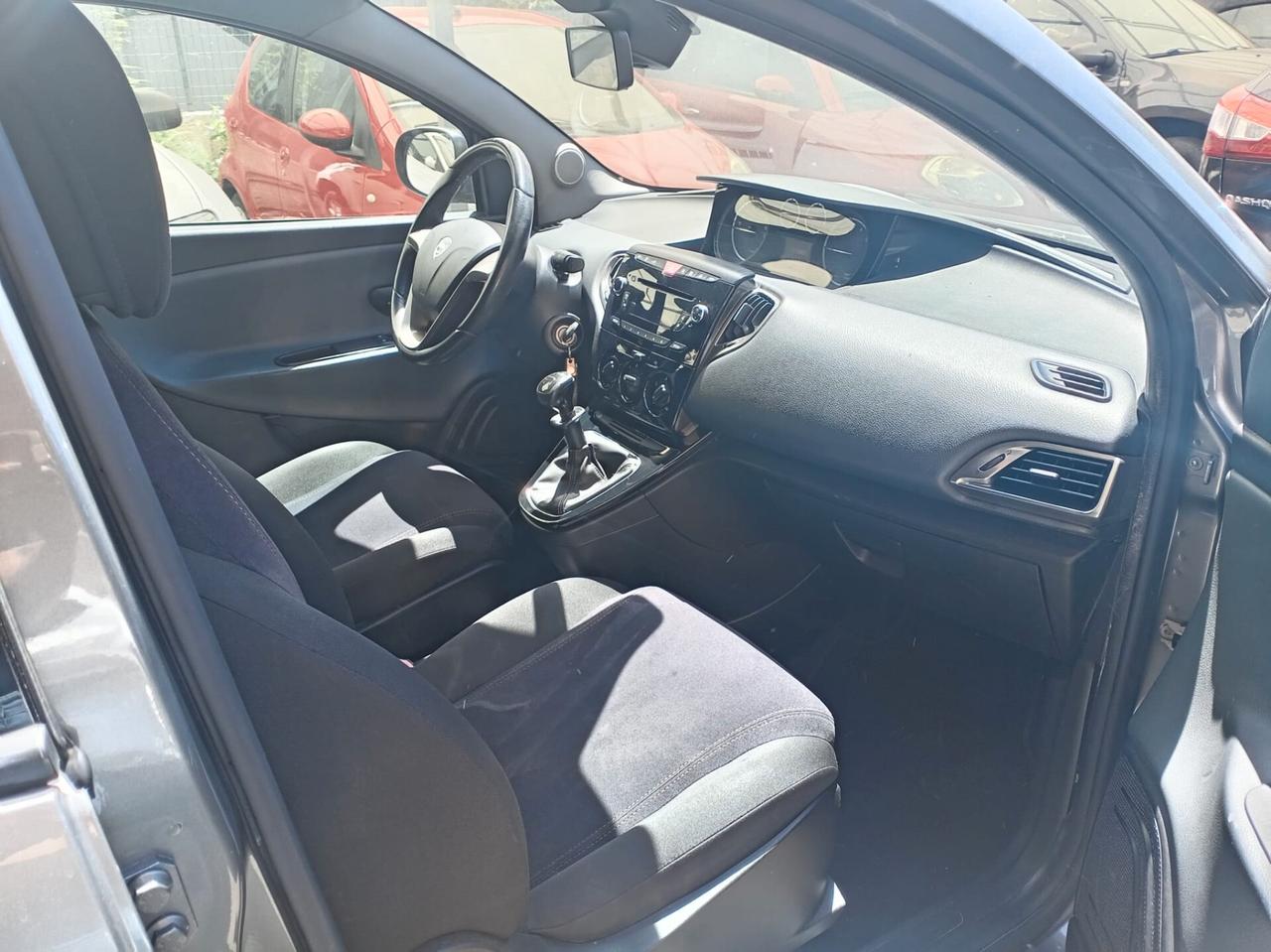 Lancia Ypsilon 1.2 69 CV 5 porte S&S Gold