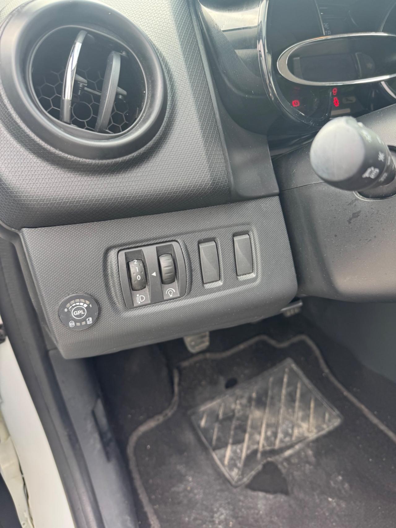 Renault Clio 1.2 75CV GPL 5 porte