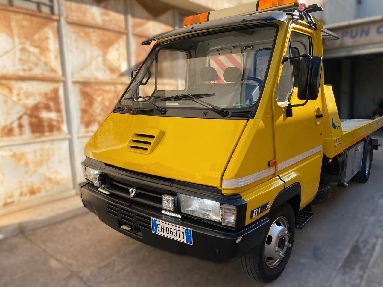 Carroattrezzi: Renault V.I. – Pianale Basculante e Scorrevole con Verricello e Gru